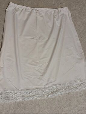 Classic Lace-Hem Half Slip in White, Size Small